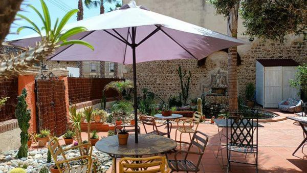 Saint-Hippolyte  El Castell Embruixat酒店 外观 照片